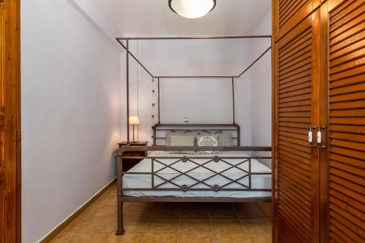 Spyros House, 3 Bedrooms-Sea View-In Agia Efimia Holiday home