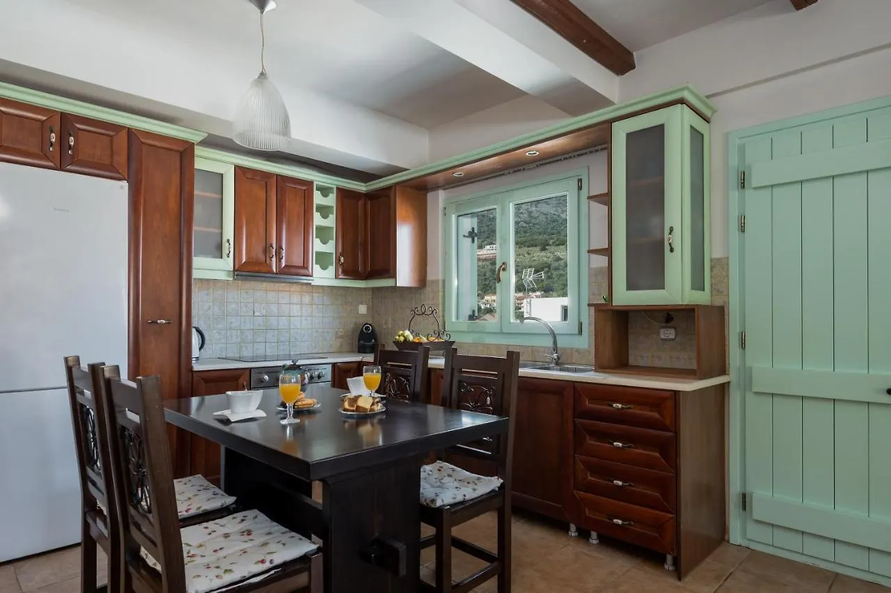 Spyros House, 3 Bedrooms-Sea View-In Agia Efimia