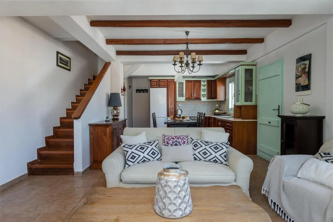 Spyros House, 3 Bedrooms-Sea View-In Agia Efimia