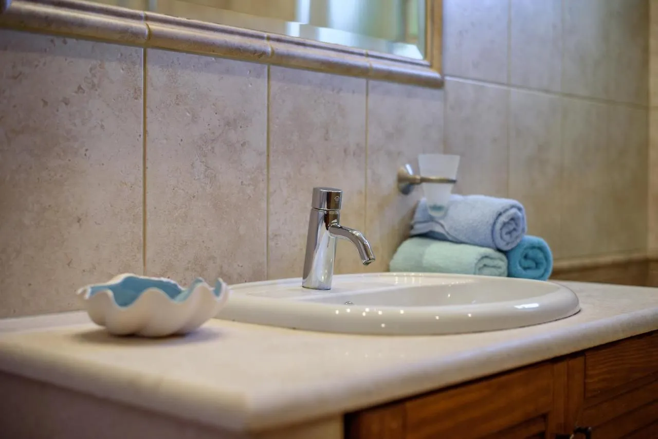 Spyros House, 3 Bedrooms-Sea View-In Agia Efimia