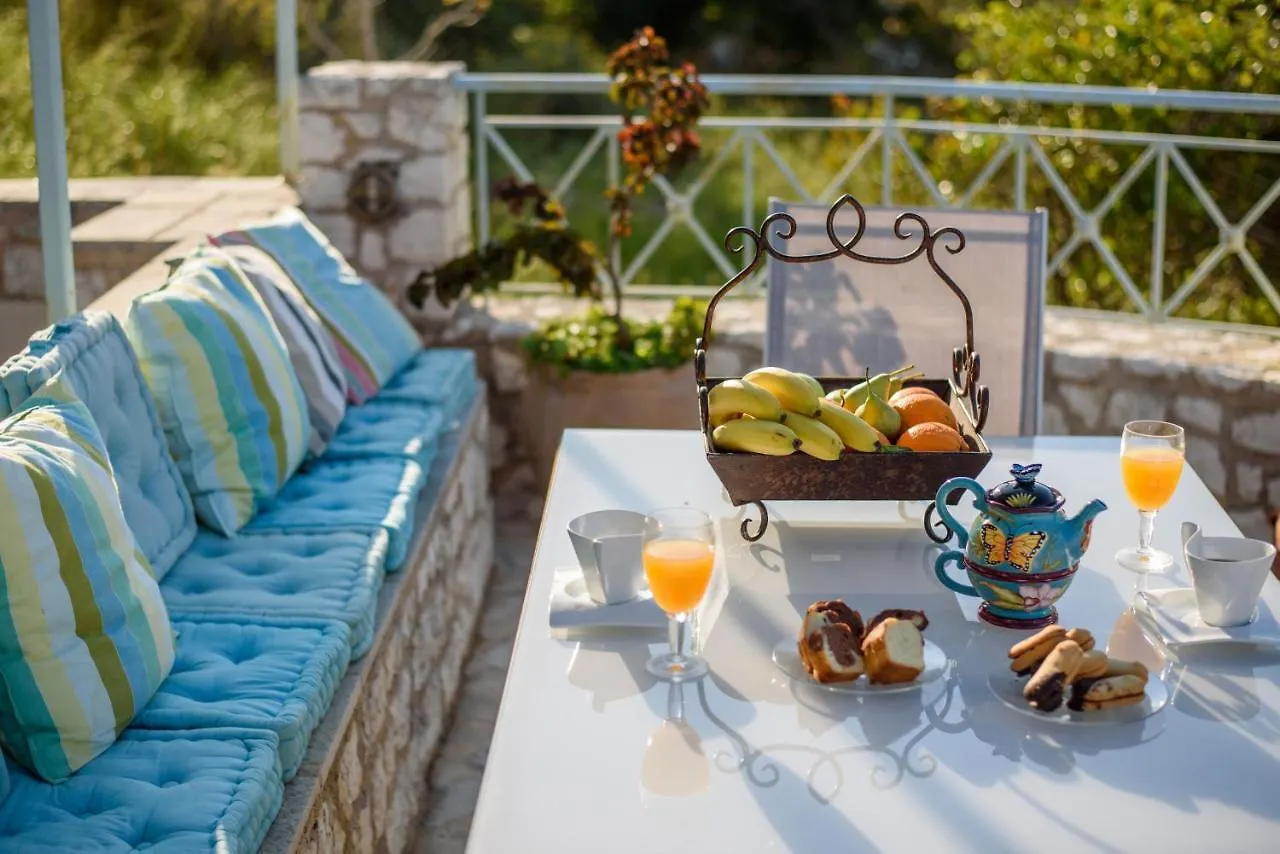 Spyros House, 3 Bedrooms-Sea View-In Agia Efimia Holiday home