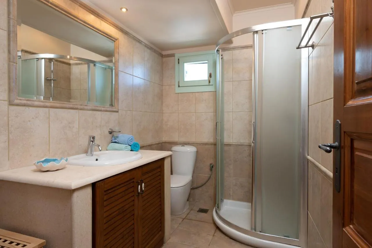 Spyros House, 3 Bedrooms-Sea View-In Agia Efimia Holiday home